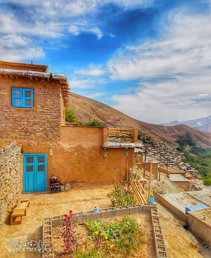 اقامتگاە بومگردی واران