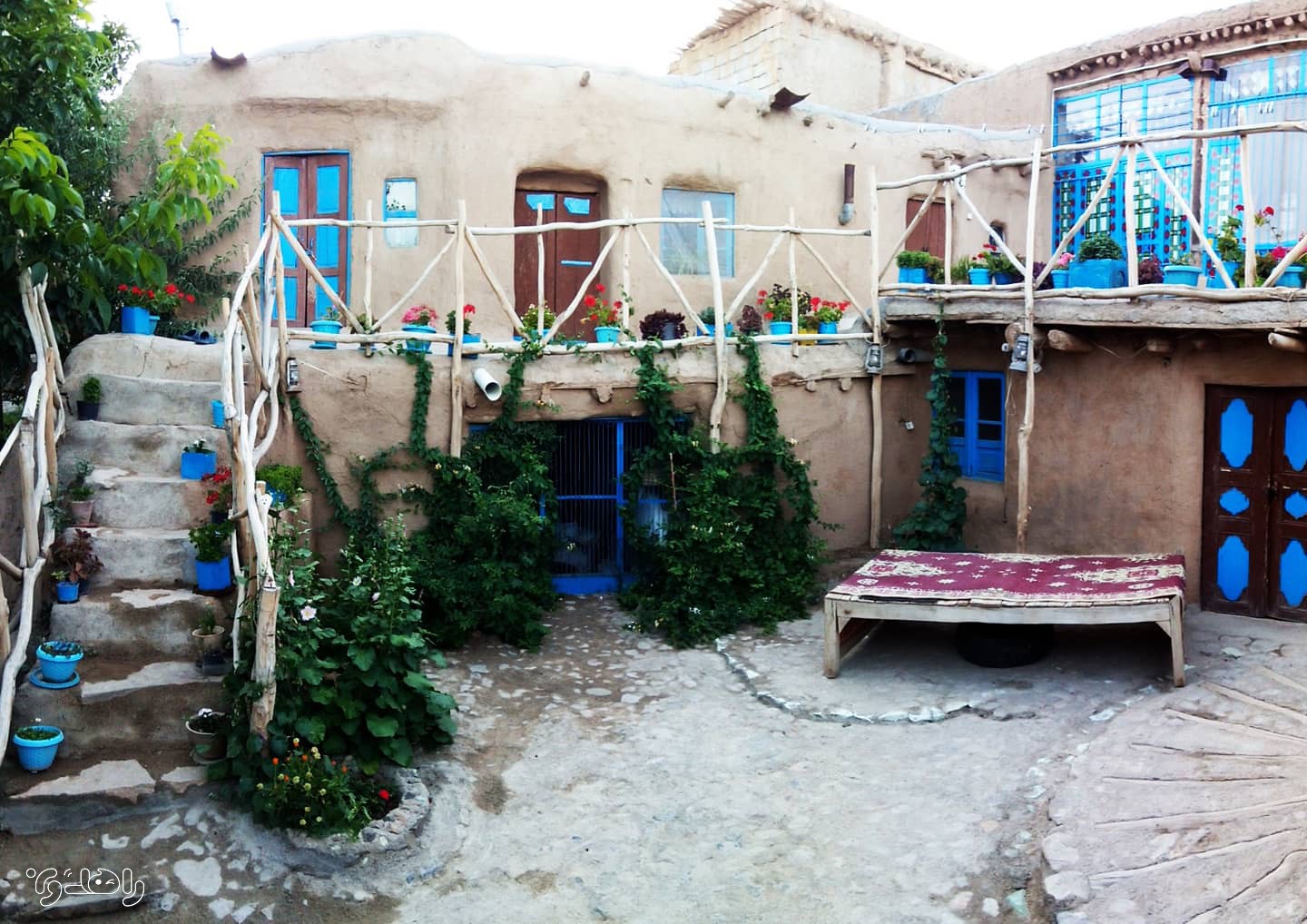 اقامتگاه بوم گردی عمارت گلی ابر سپیدار